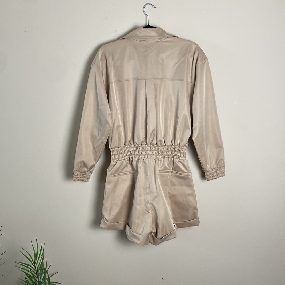 61. NEW! NONchalant Revolve Tan Jaci Romper Zip Up Satin Jumpsuit size Small - Picture 4 of 9